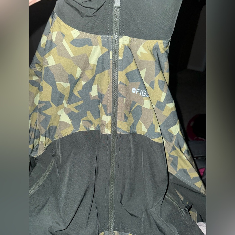 Figs Camouflage Zip-Up Jacket in Brown and Green